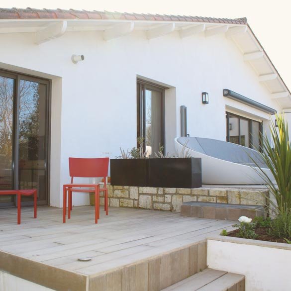 galerie-villa-dunette-exterieur1 Terrasse de La Dunette avec lit rond de jardin à Vaux-sur-Mer